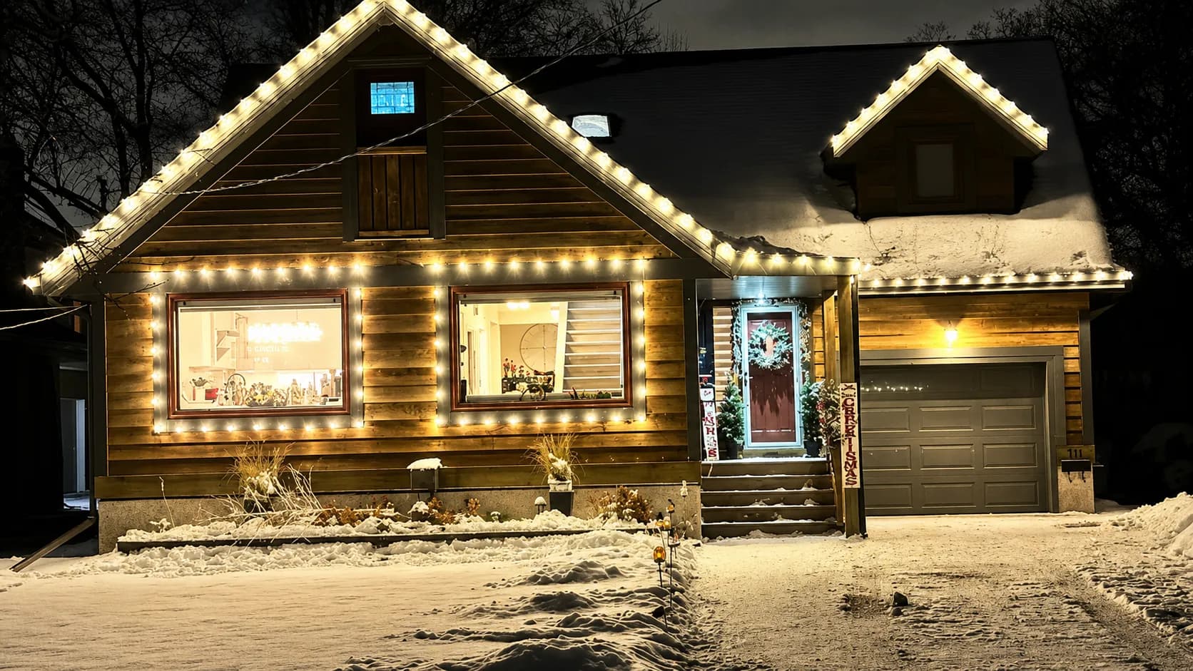 Color-changing exterior holiday lighting